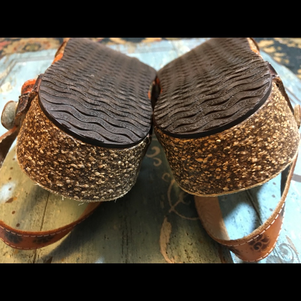 Spring Step Sandal - Picture 5 of 9